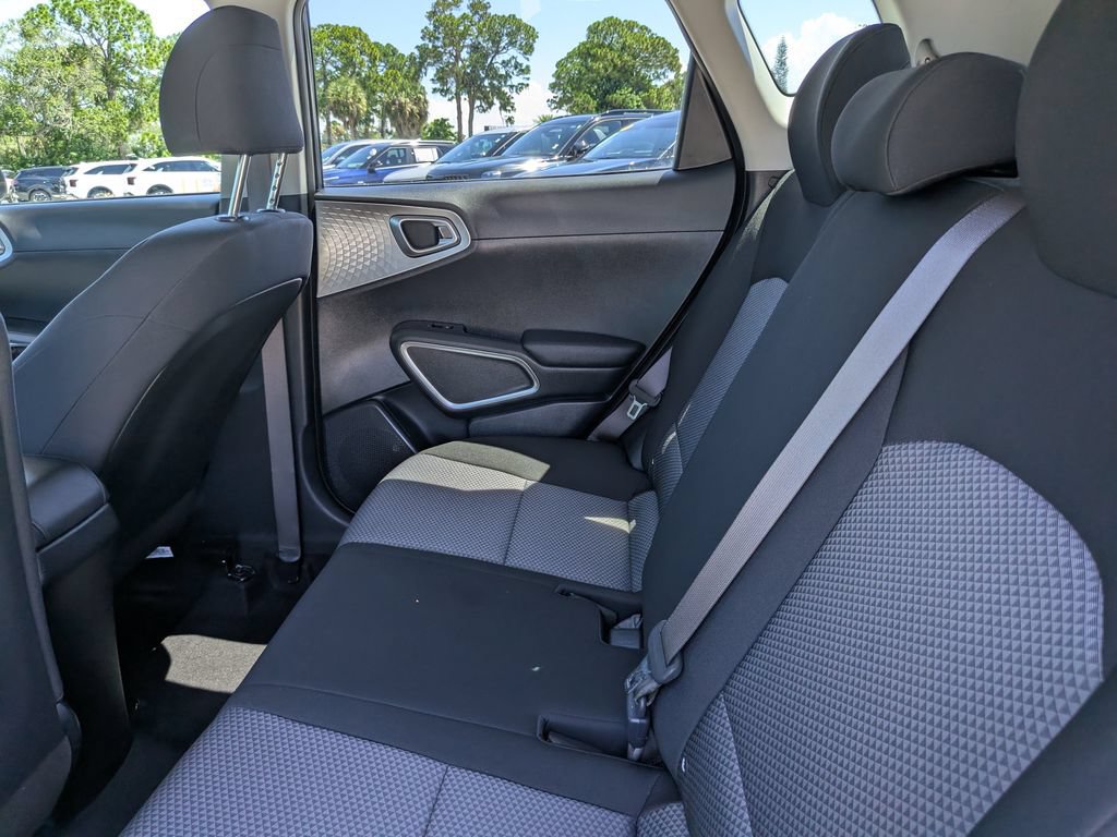 Certified 2023 Kia Soul LX w/ LX Technology Package FWD image 17