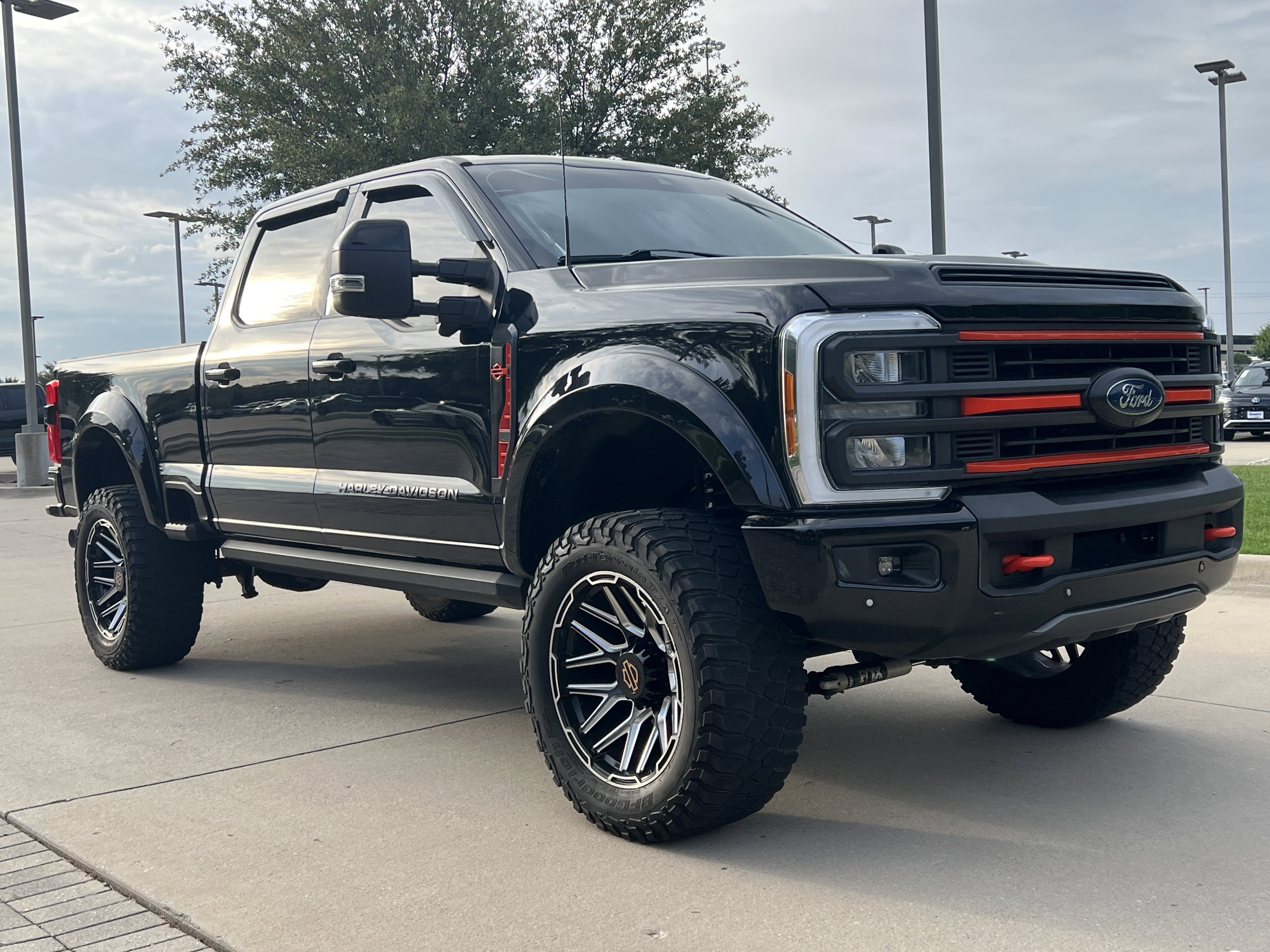 Used 2023 Ford F250 Lariat w/ Lariat Ultimate Package AWD/4WD image 2