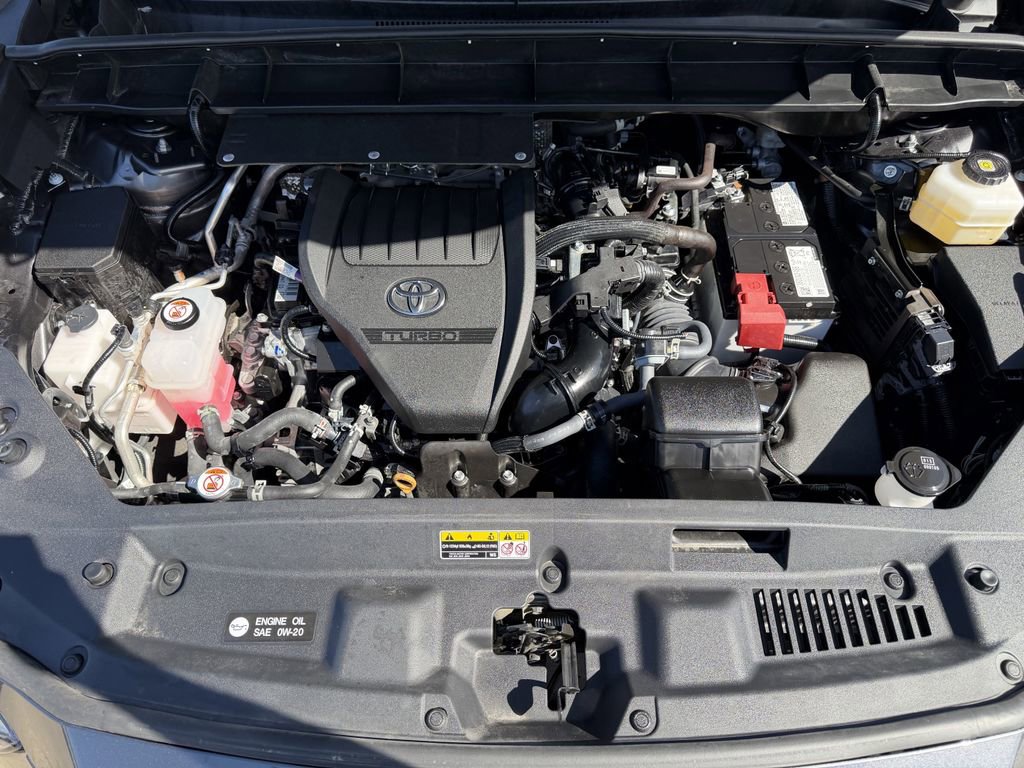 Used 2025 Toyota Highlander LE image 31