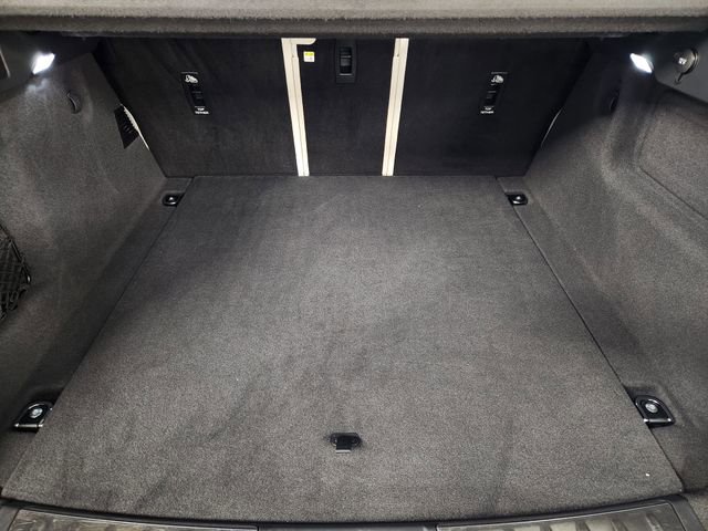 Used 2024 Jaguar F-PACE SVR image 33