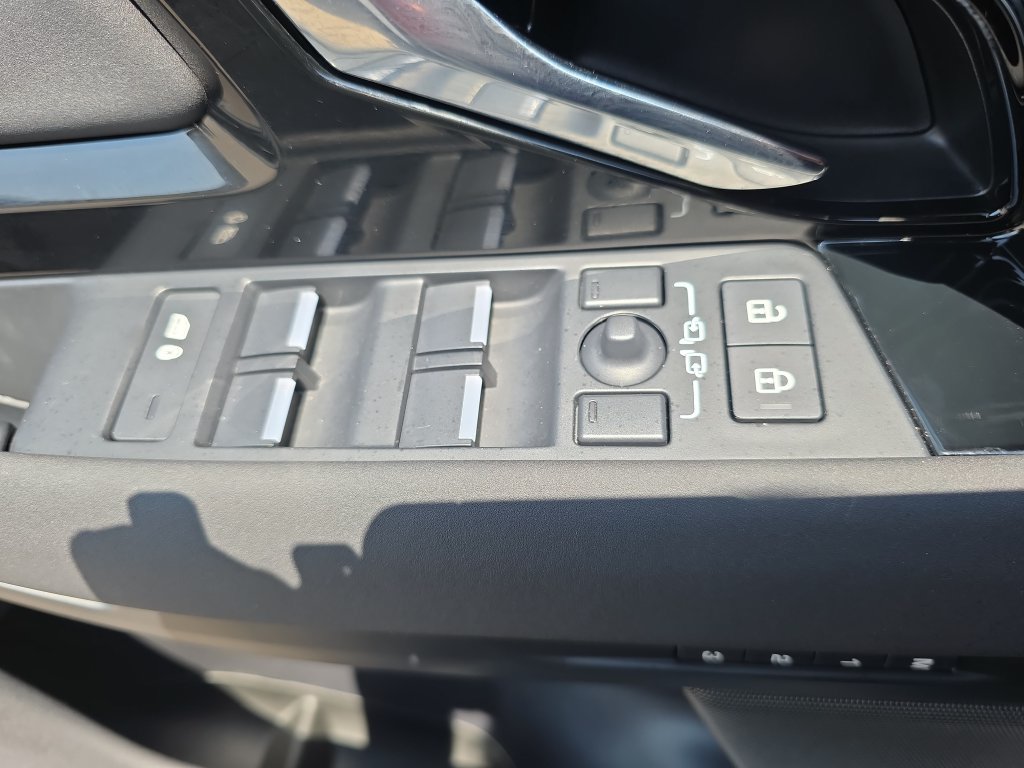 Certified 2025 Land Rover Range Rover Evoque S AWD/4WD image 30