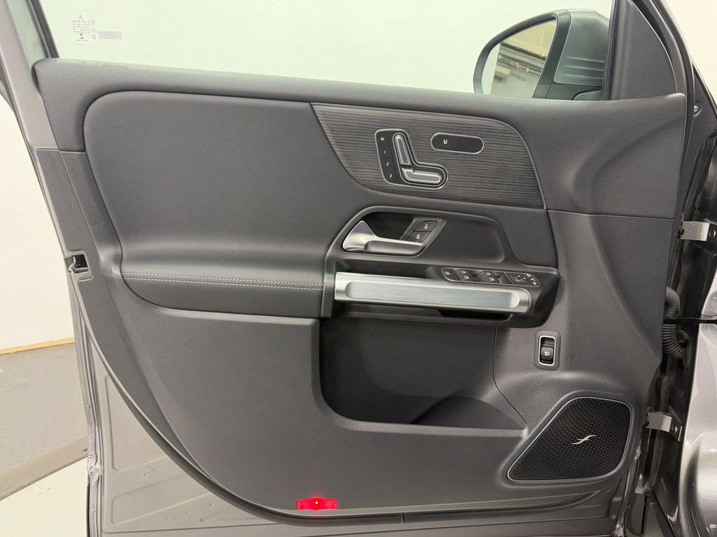 Used 2023 Mercedes-Benz EQB 300 4MATIC w/ Pinnacle Package image 5