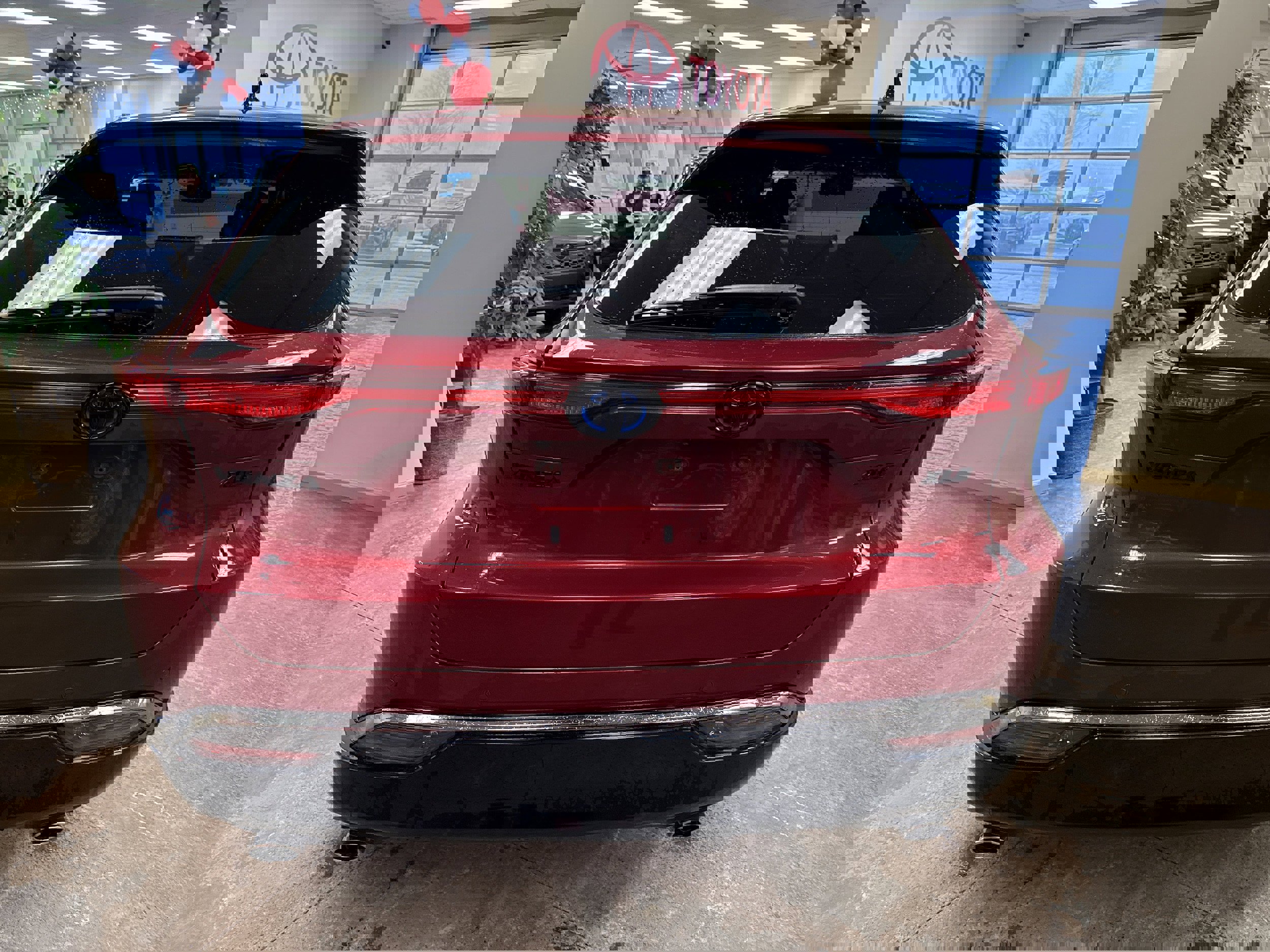 Used 2023 Toyota Venza Nightshade image 9