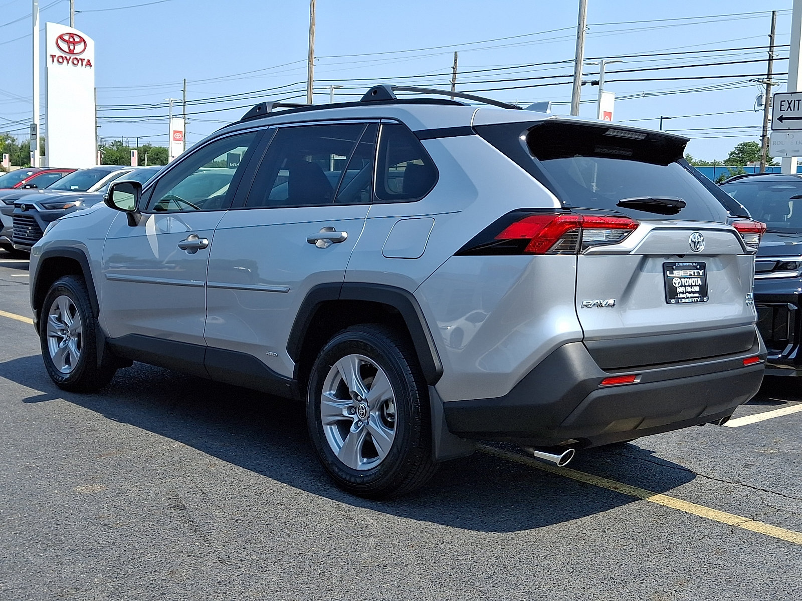Used 2025 Toyota RAV4 XLE w/ Convenience Package AWD/4WD image 5