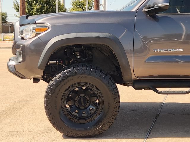 Used 2017 Toyota Tacoma TRD Off-Road w/ Tow Package (A/T) AWD/4WD image 5