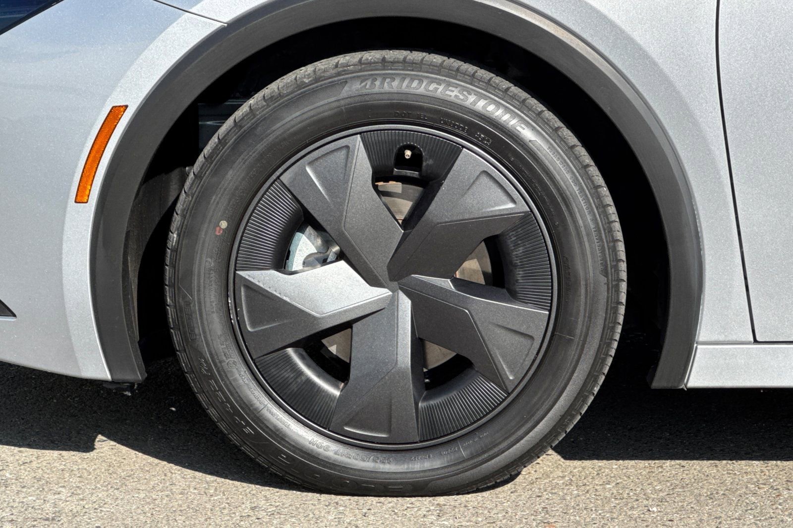 Used 2024 Toyota Prius LE image 28