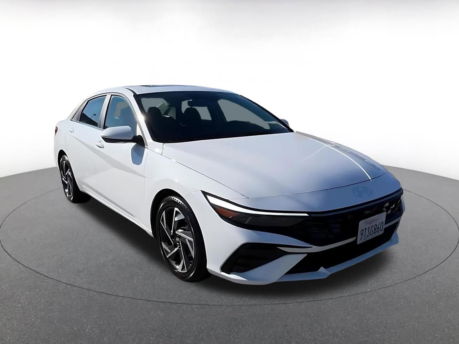 Used 2025 Hyundai Elantra SEL image 3