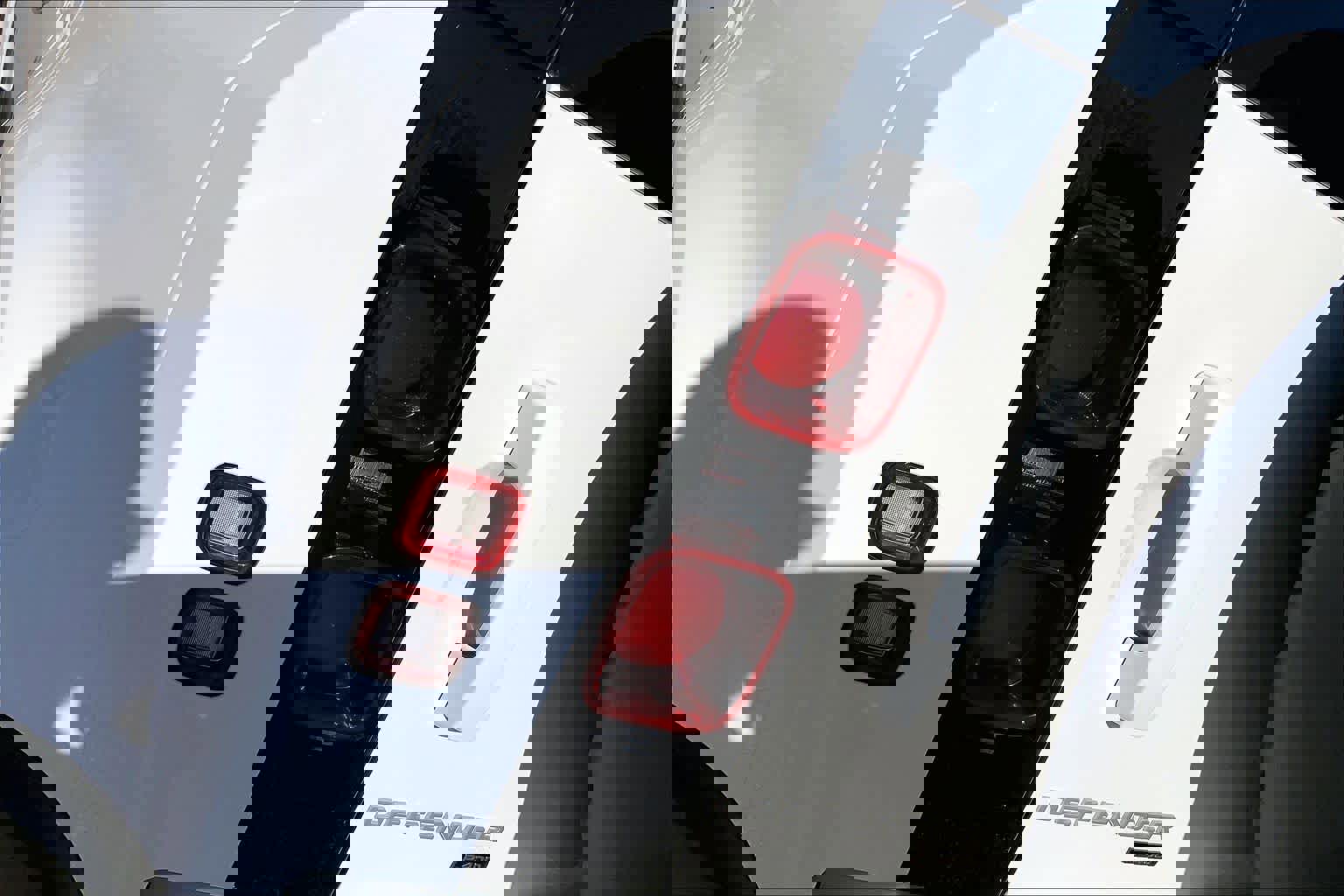 Used 2023 Land Rover Defender 110 SE image 26