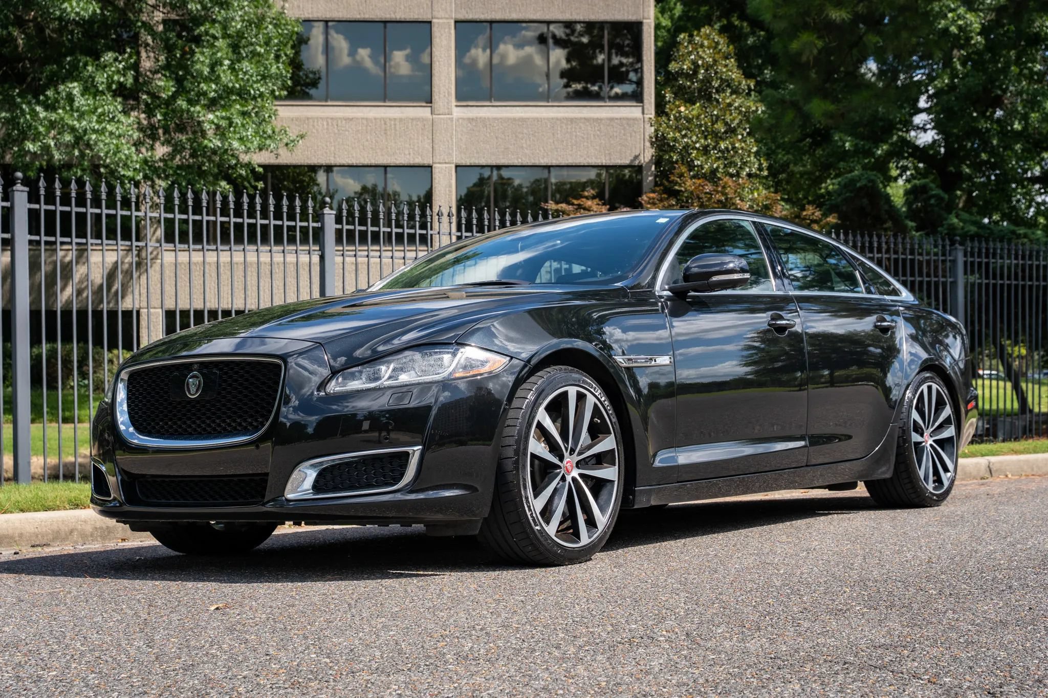 Used 2019 Jaguar XJ L Supercharged RWD image 1