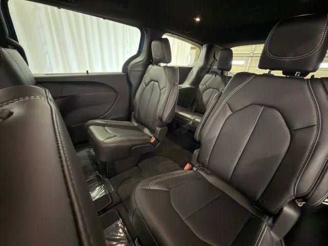 New 2027 Chrysler Pacifica Select FWD image 19