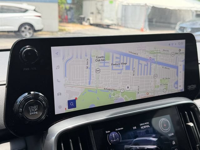 Used 2025 Lexus LX 600 4WD w/ Luxury Package image 25