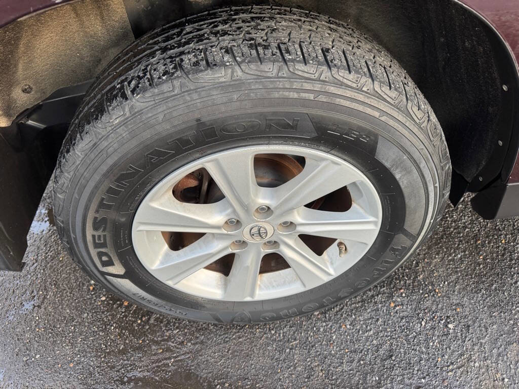 Used 2012 Toyota Highlander FWD w/ Tech Pkg image 5