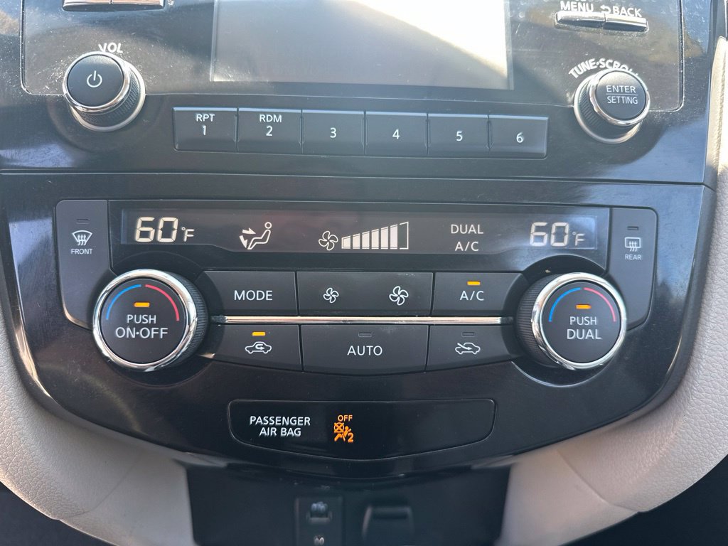 Used 2018 Nissan Rogue Sport SV AWD/4WD image 24