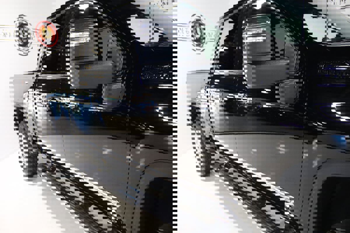 Used 2025 Chevrolet Silverado 2500 High Country w/ Technology Package image 9