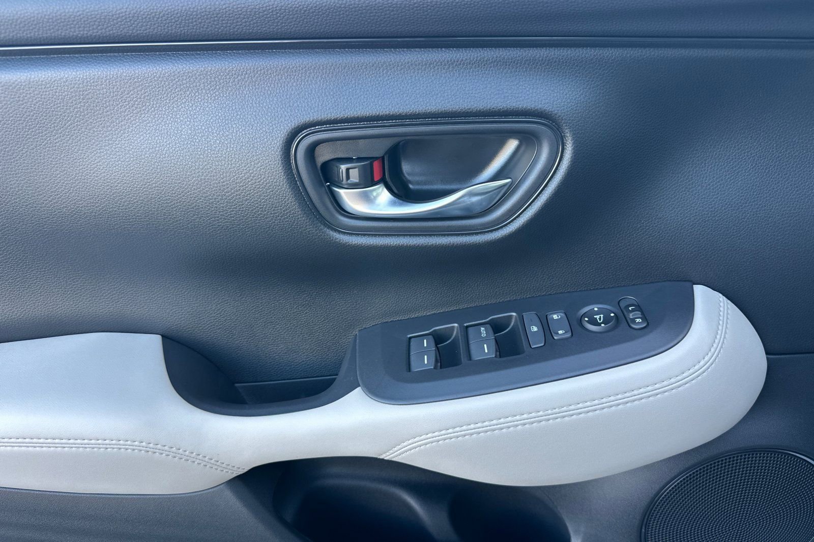 Certified 2026 Honda HR-V LX image 10