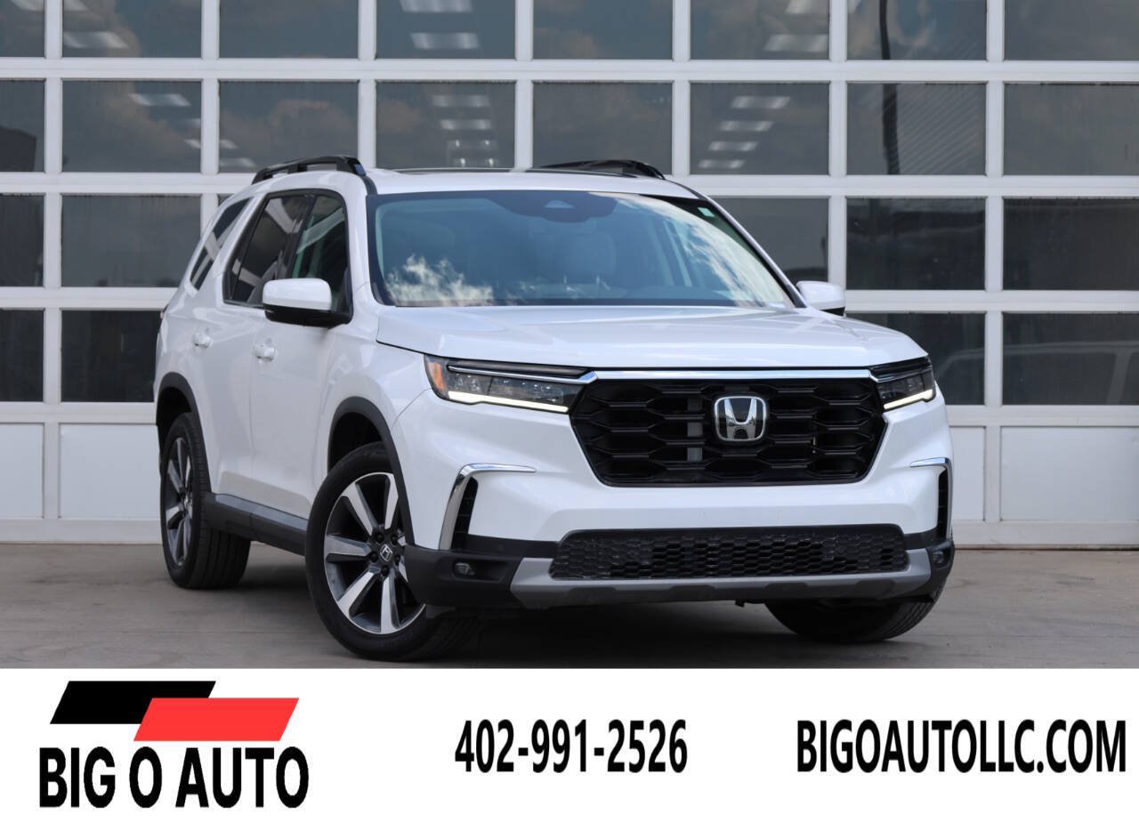 Used 2025 Honda Pilot Touring image 1