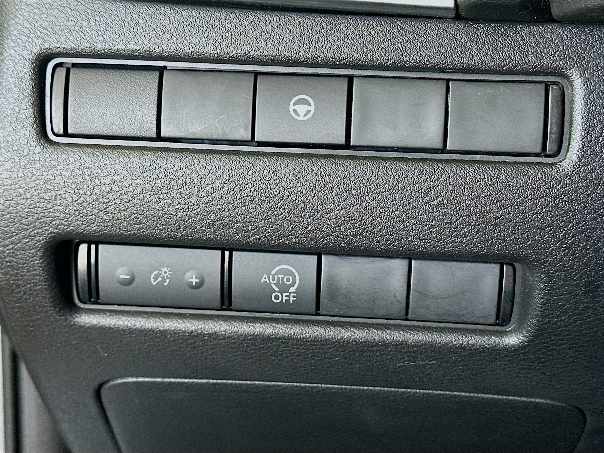 Used 2023 Nissan Rogue SV FWD image 17