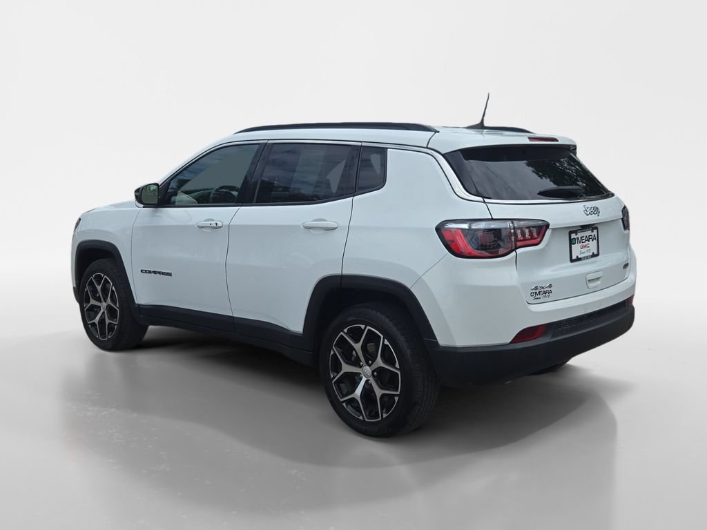 Used 2024 Jeep Compass Latitude AWD/4WD image 3