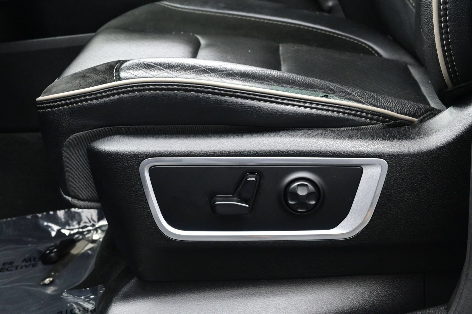 Used 2020 RAM 1500 Laramie AWD/4WD image 14