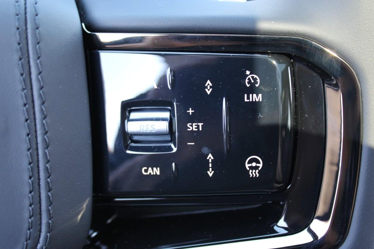 Used 2025 Land Rover Range Rover Velar Dynamic SE image 23