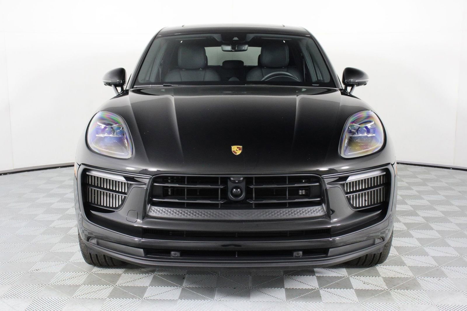 Certified 2025 Porsche Macan S image 10