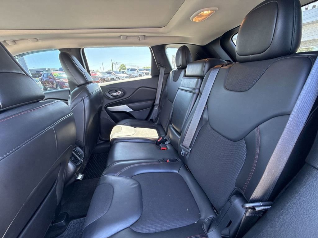 Used 2018 Jeep Cherokee Trailhawk w/ Comfort/Convenience Group AWD/4WD image 20