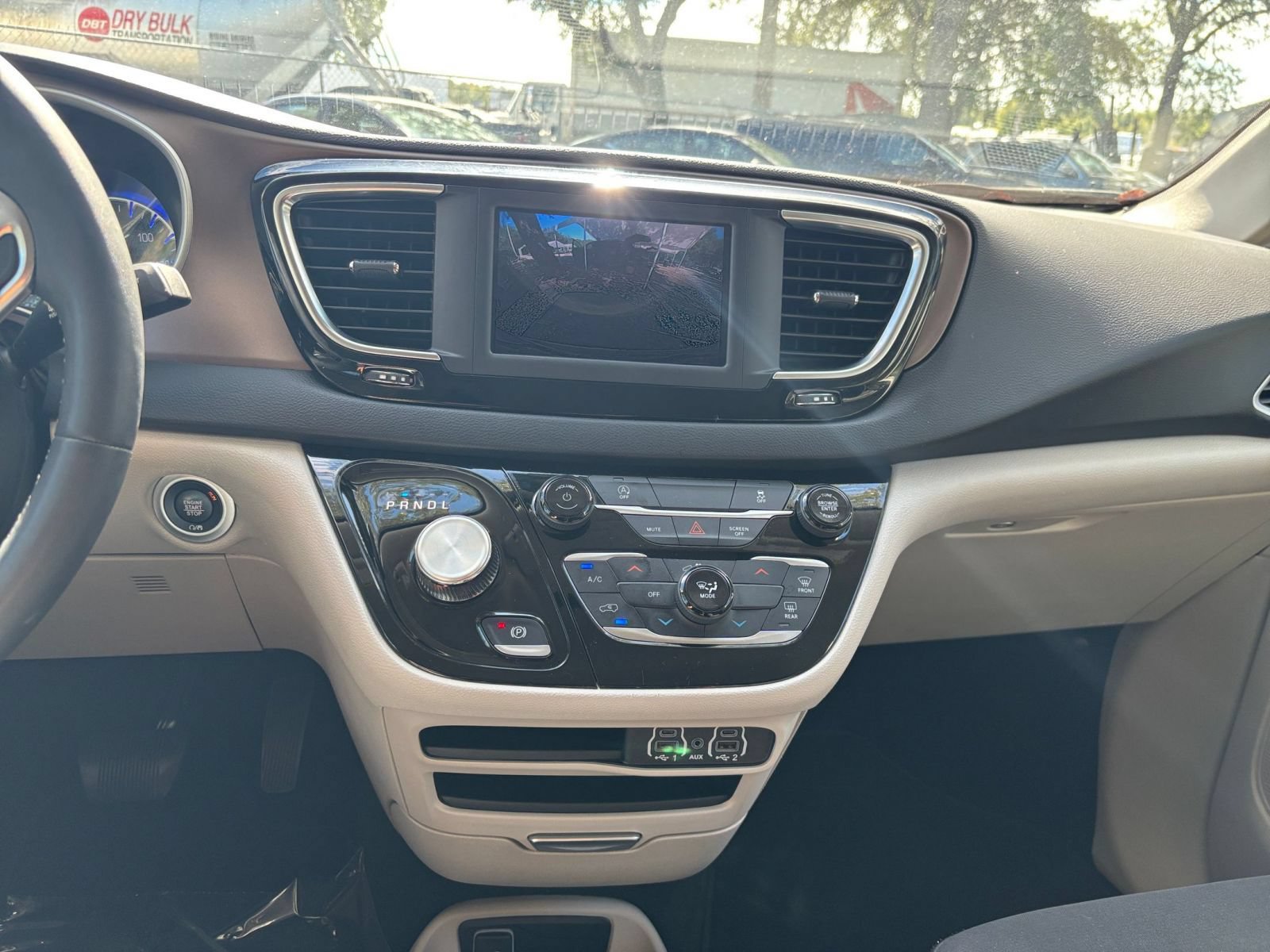 Used 2024 Chrysler Voyager LX FWD image 16