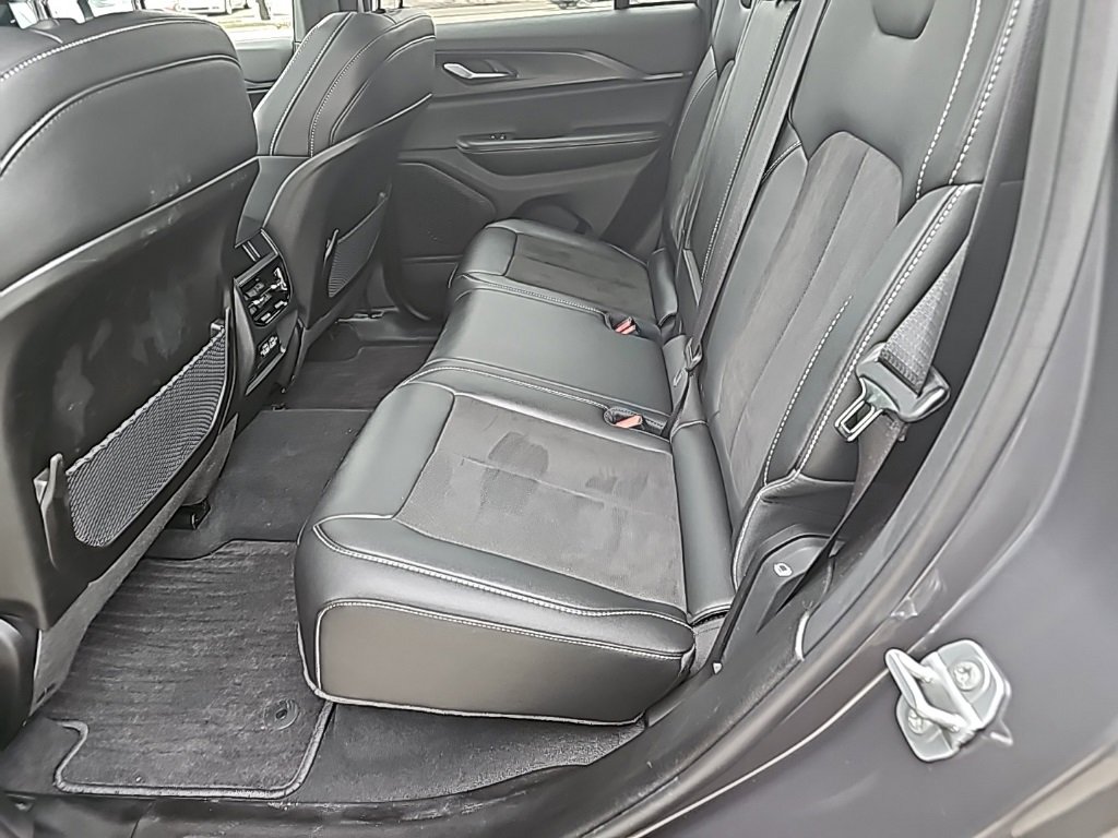 Certified 2025 Jeep Grand Cherokee Altitude image 18