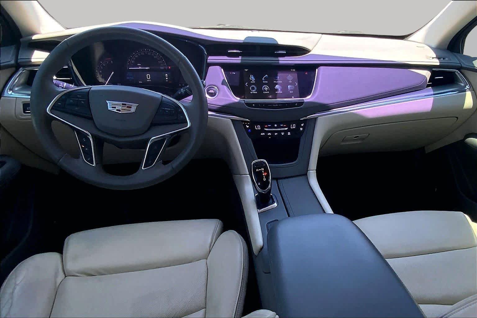 Used 2017 Cadillac XT5 Premium Luxury FWD image 16