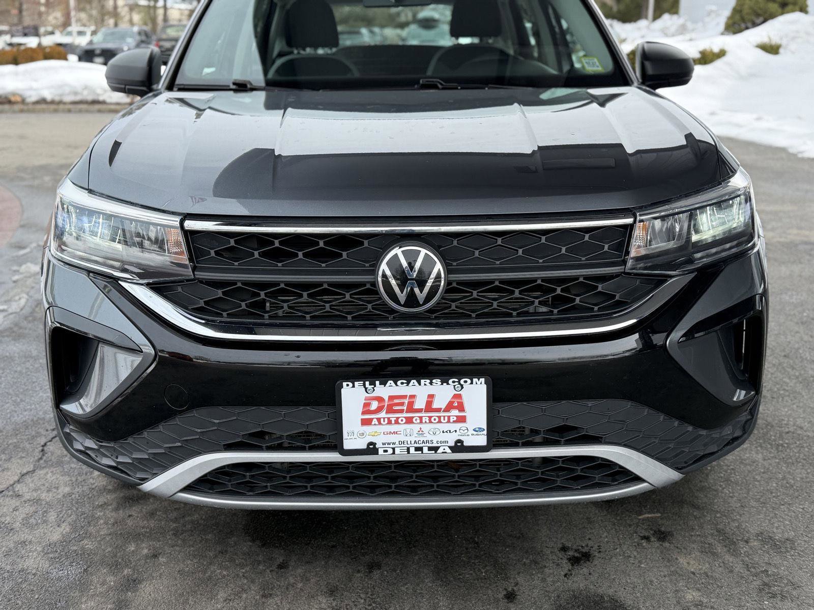 Used 2022 Volkswagen Taos S image 2