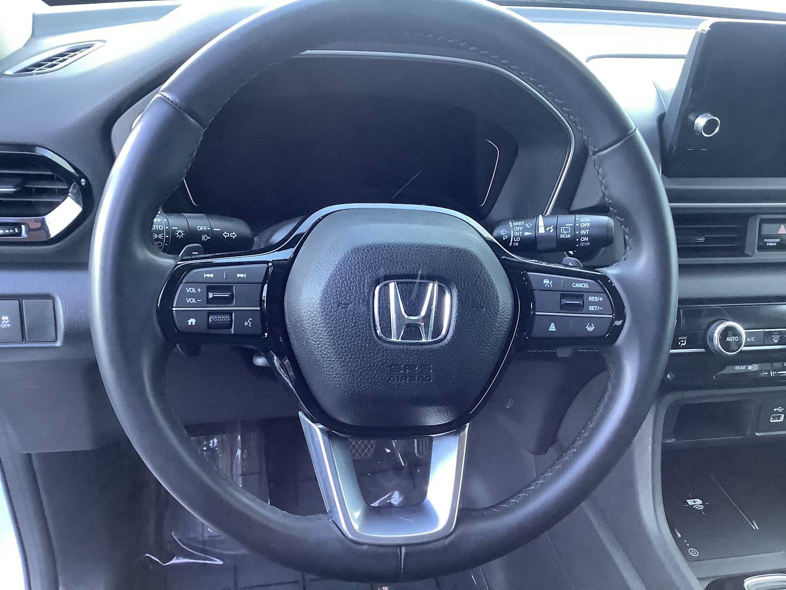 Used 2024 Honda Pilot Touring image 15