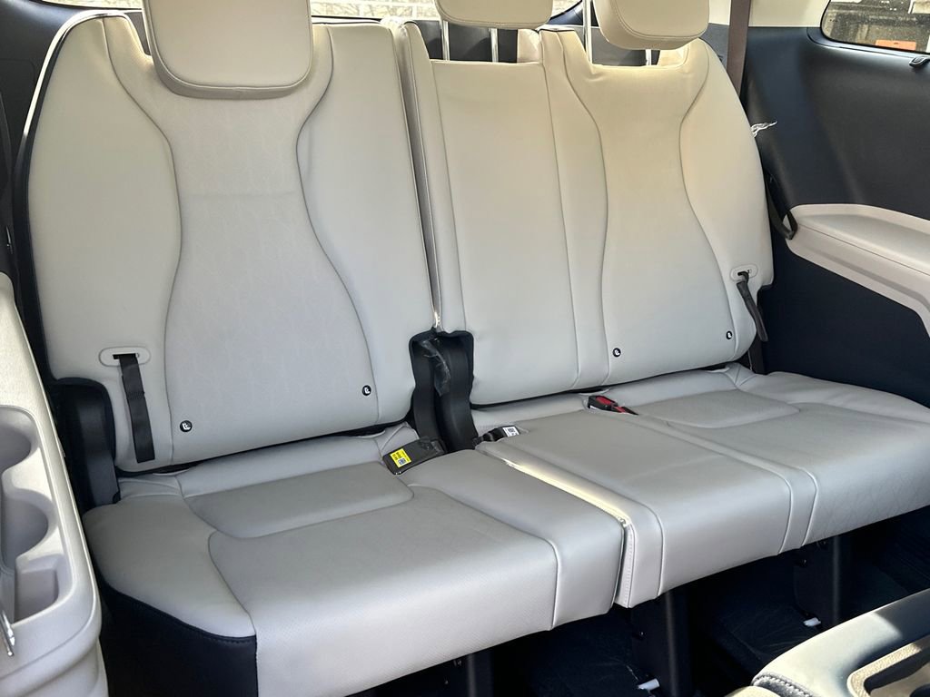 New 2026 Kia Carnival EX FWD image 15