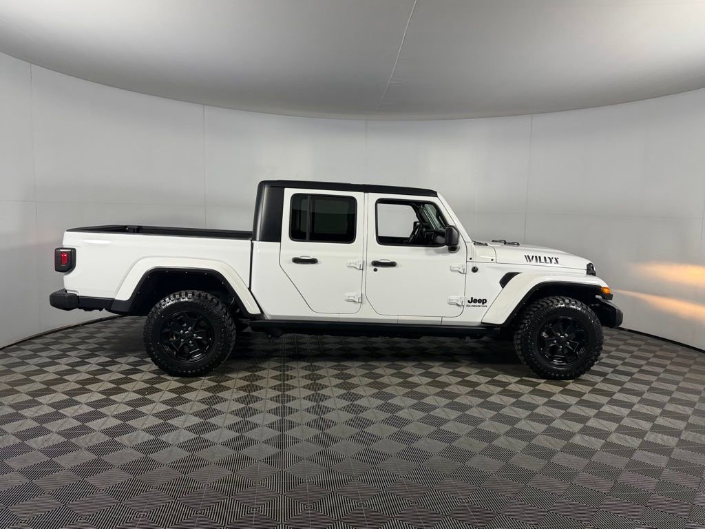 Certified 2022 Jeep Gladiator Willys image 6
