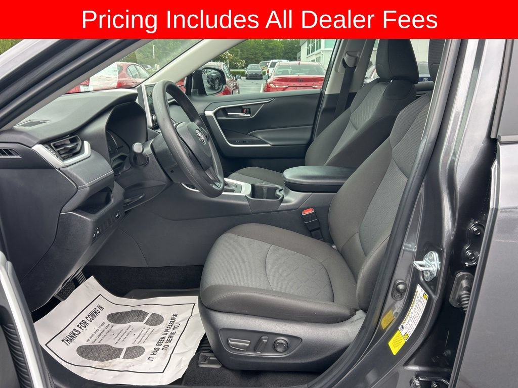 Used 2025 Toyota RAV4 XLE w/ Convenience Package FWD image 2
