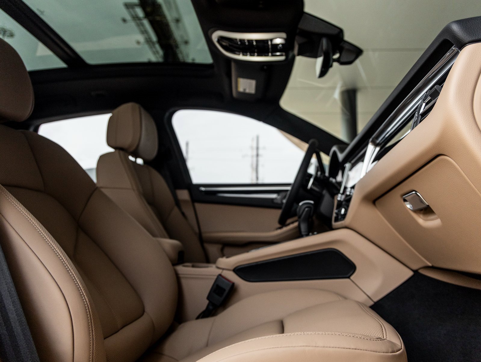 Used 2025 Porsche Macan image 40