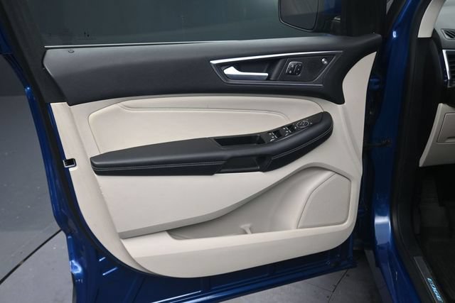 Used 2020 Ford Edge Titanium w/ Class II Trailer Tow Package AWD/4WD image 15