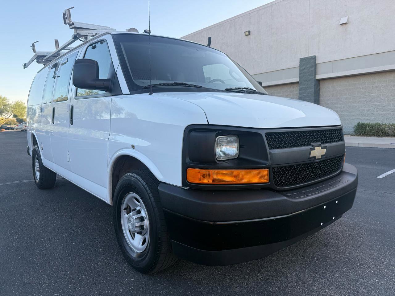 Used 2017 Chevrolet Express 2500 RWD image 1
