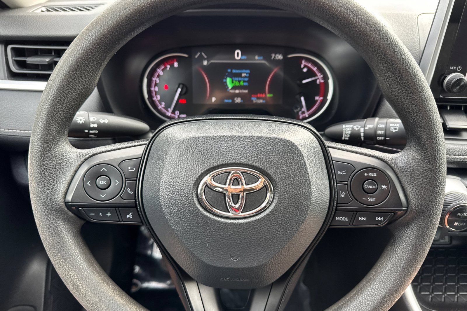 Used 2023 Toyota RAV4 XLE AWD/4WD image 22