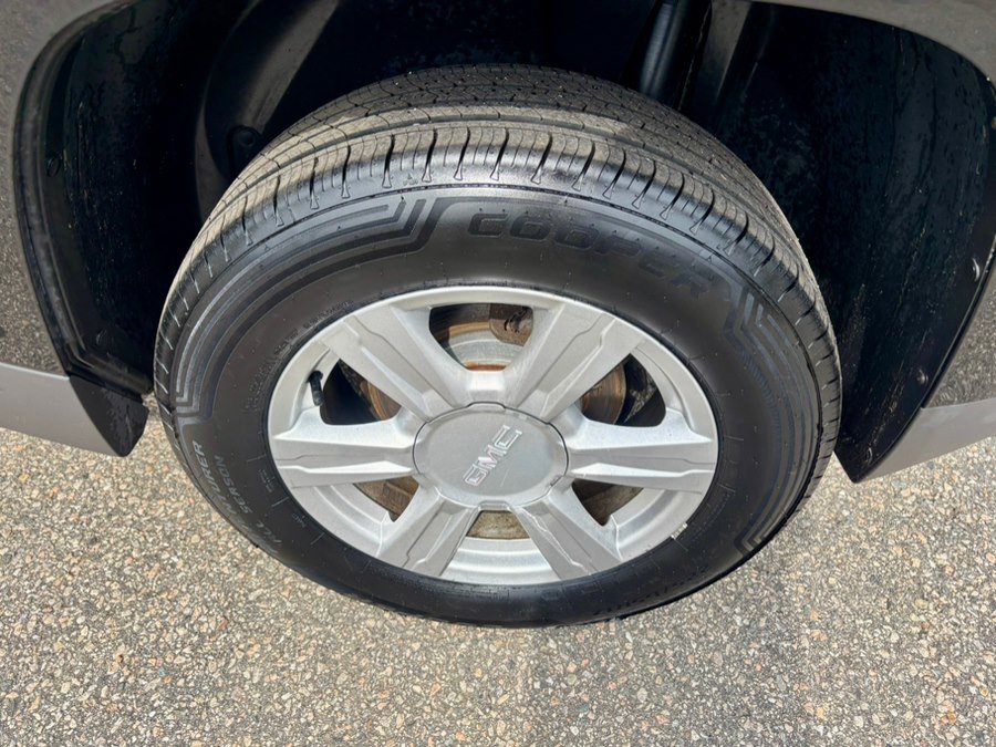 Used 2015 GMC Terrain SLE image 30