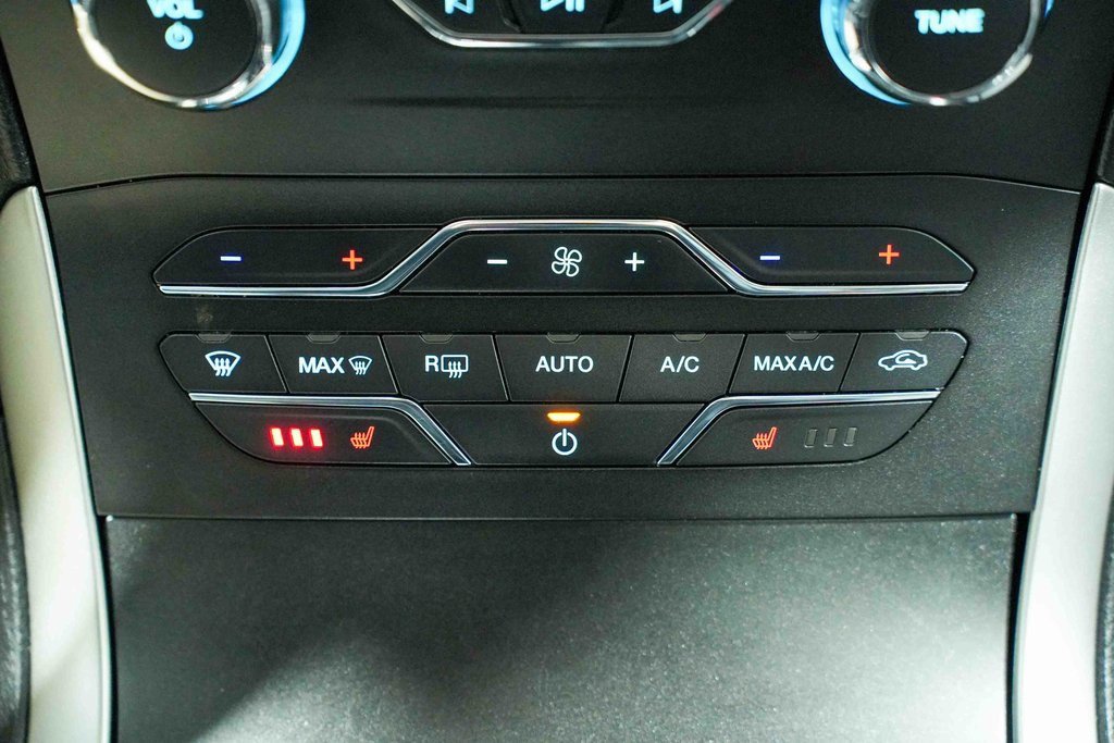 Used 2020 Ford Edge SEL w/ Cold Weather Package image 38