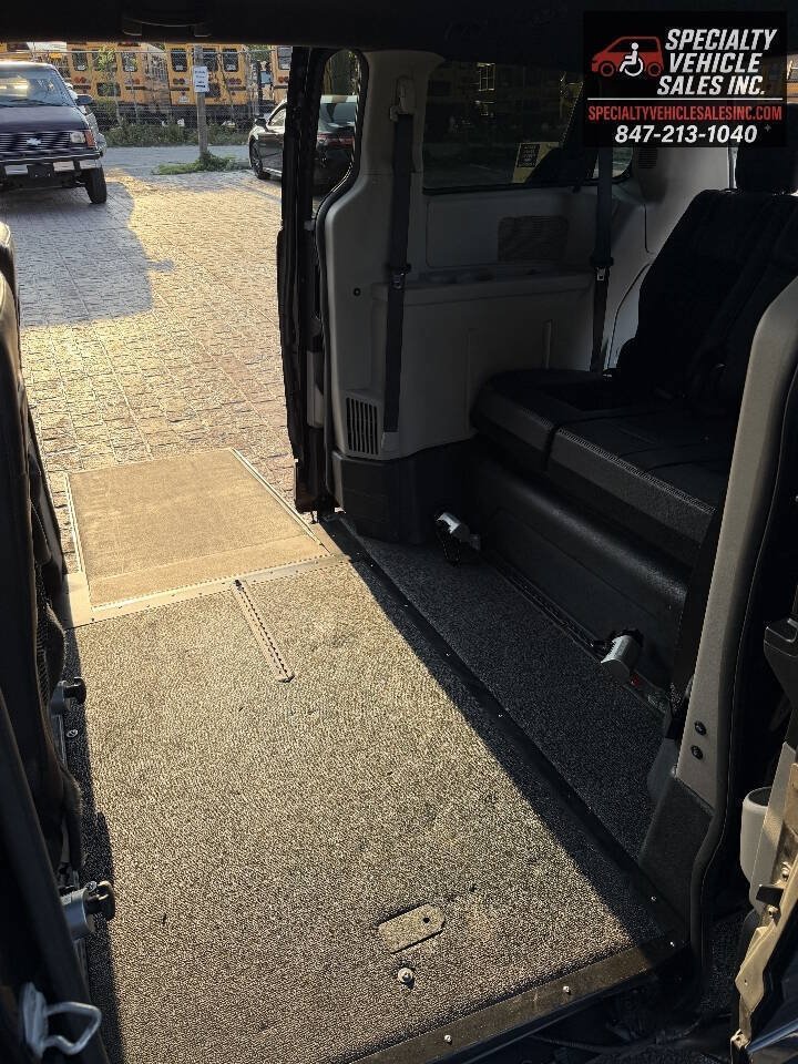 Used 2018 Dodge Grand Caravan SXT FWD image 16