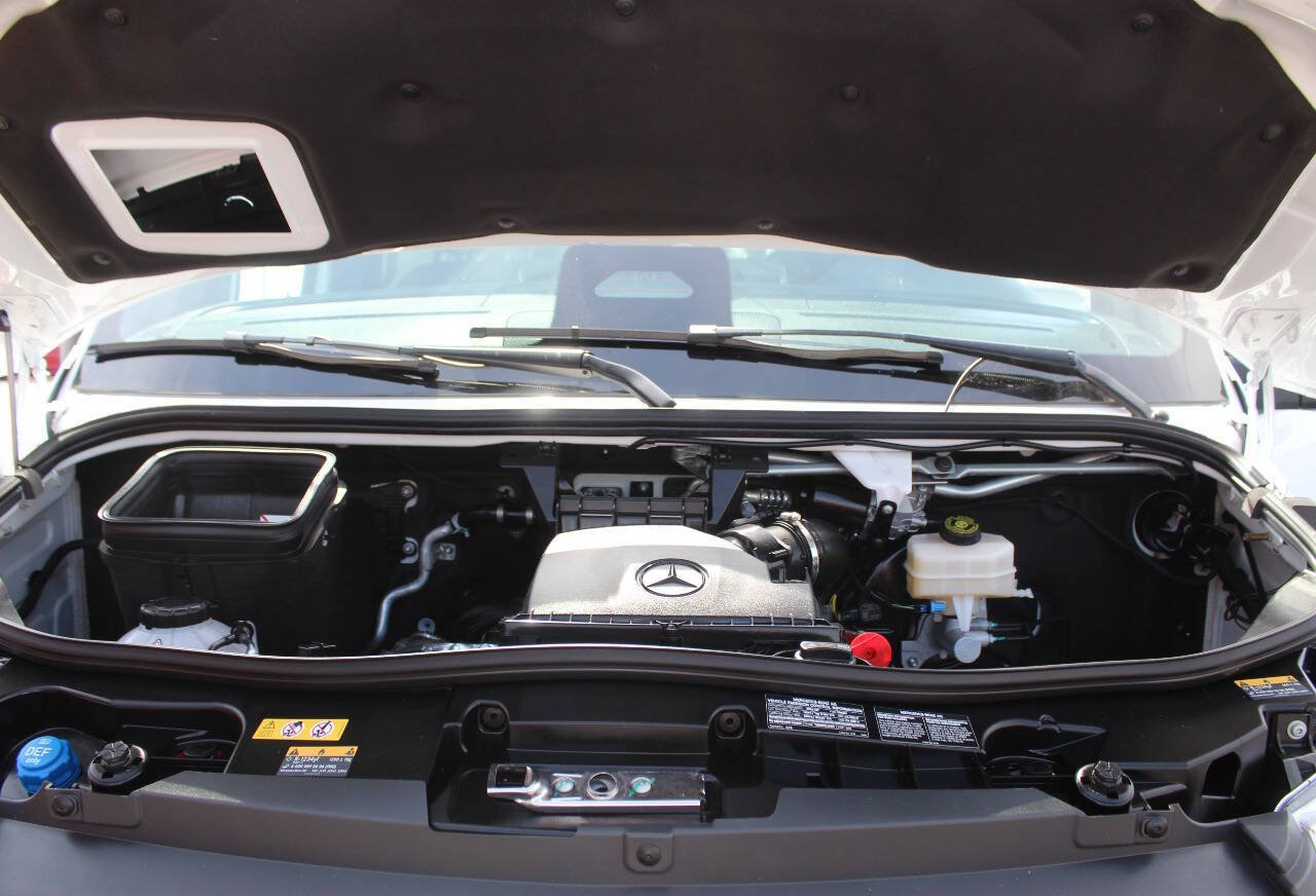 Used 2026 Mercedes-Benz Sprinter 2500 image 9