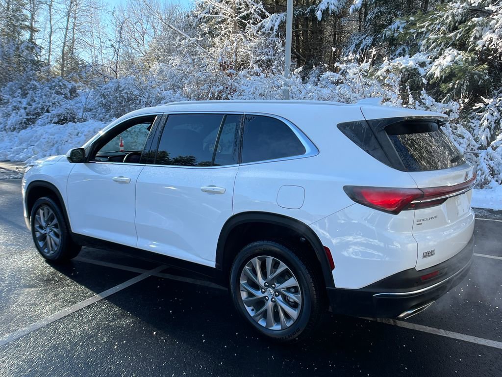 Used 2025 Buick Enclave Preferred image 3