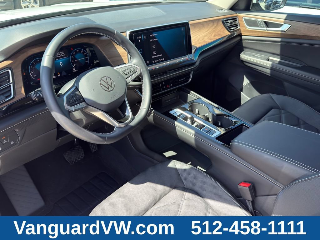 Used 2024 Volkswagen Atlas SE w/ Black Wheel Package FWD image 11