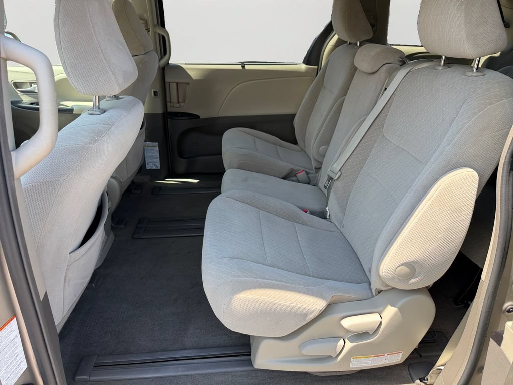 Used 2017 Toyota Sienna LE FWD image 15