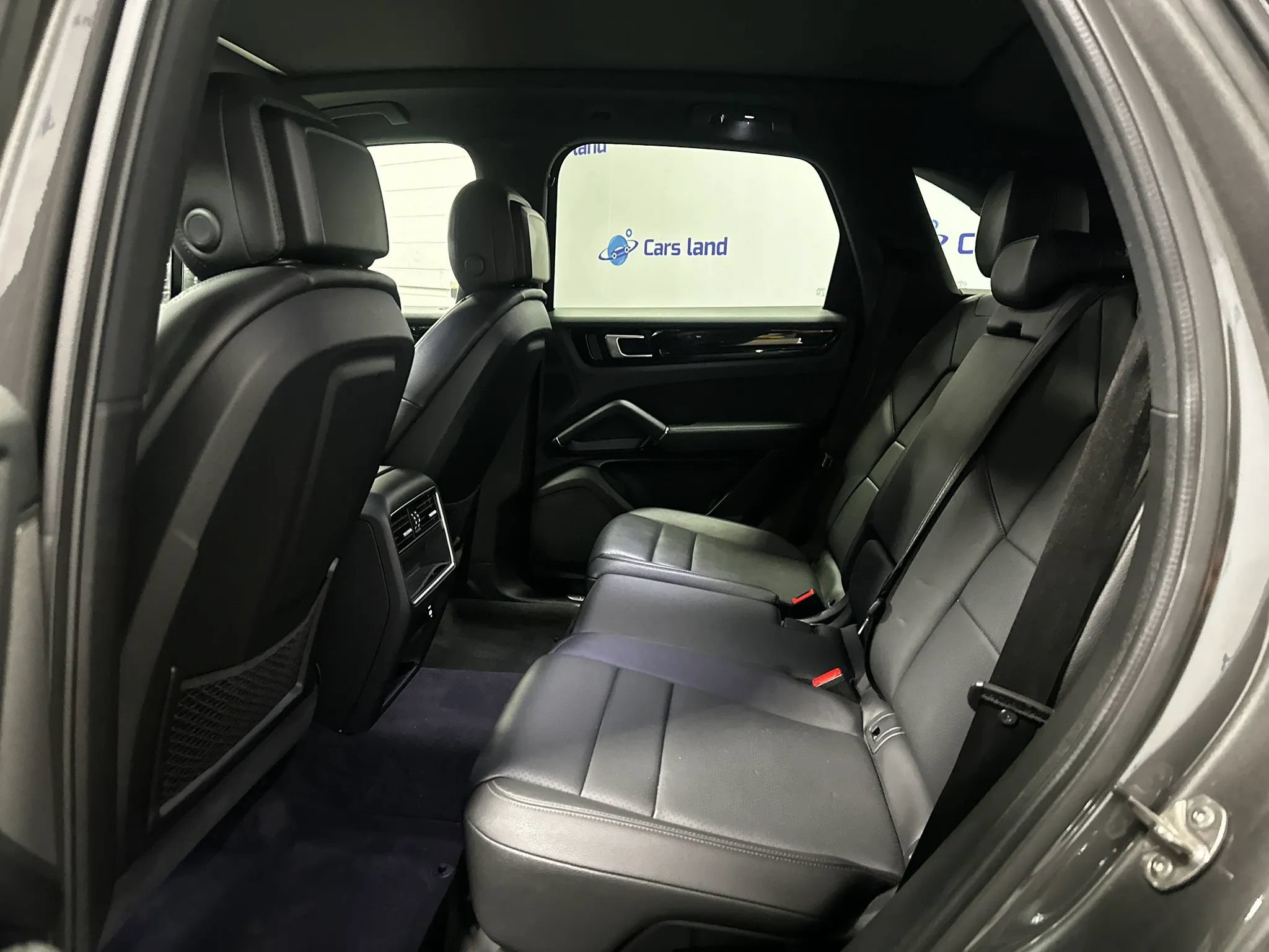 Used 2022 Porsche Cayenne AWD/4WD image 11