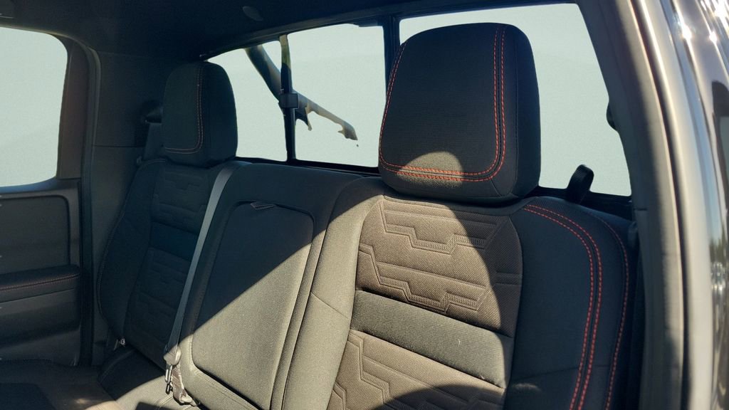 Used 2022 Nissan Frontier PRO-4X image 18