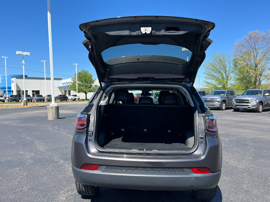 Used 2022 Jeep Compass Latitude image 12