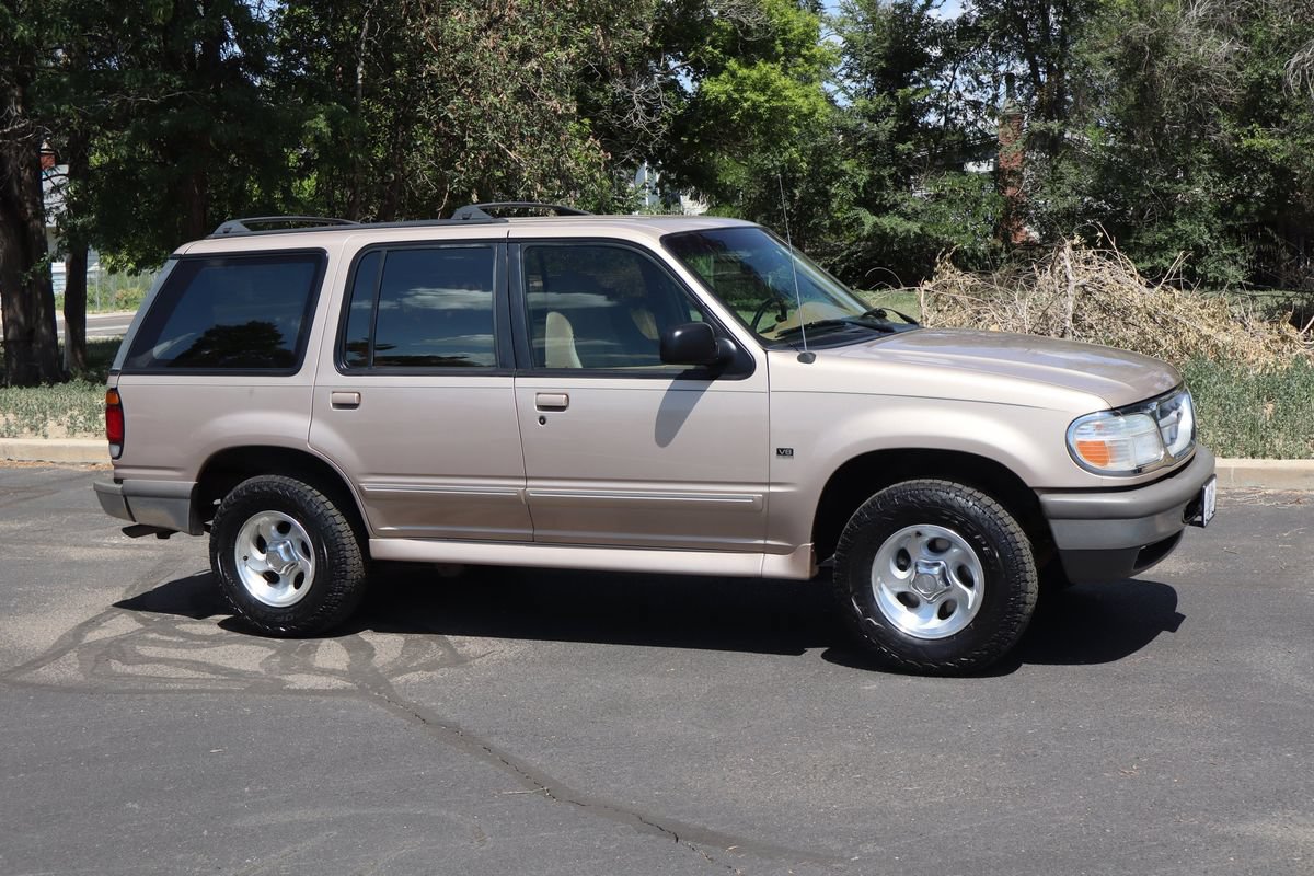 Used 1996 Ford Explorer XLT AWD/4WD image 2