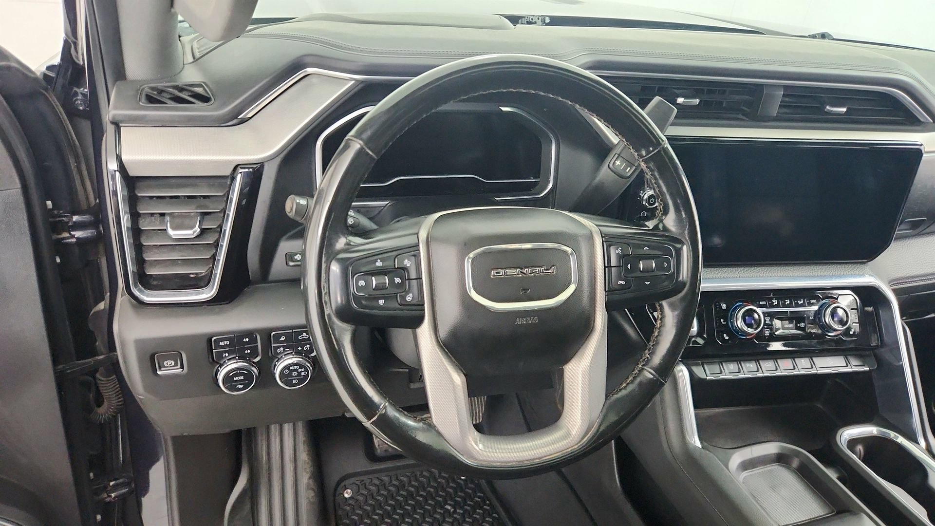 Used 2024 GMC Sierra 3500 Denali w/ Denali Reserve Package AWD/4WD image 18